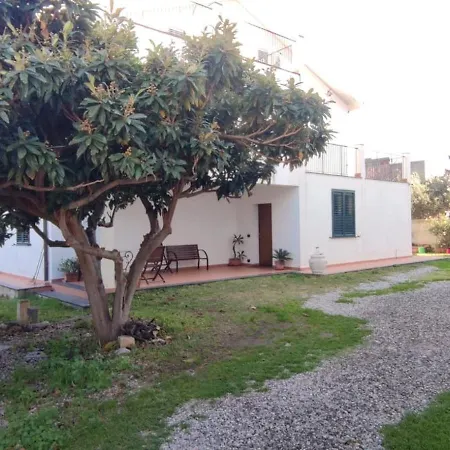 לינה וארוחת בוקר A Nespulara Galati Marina